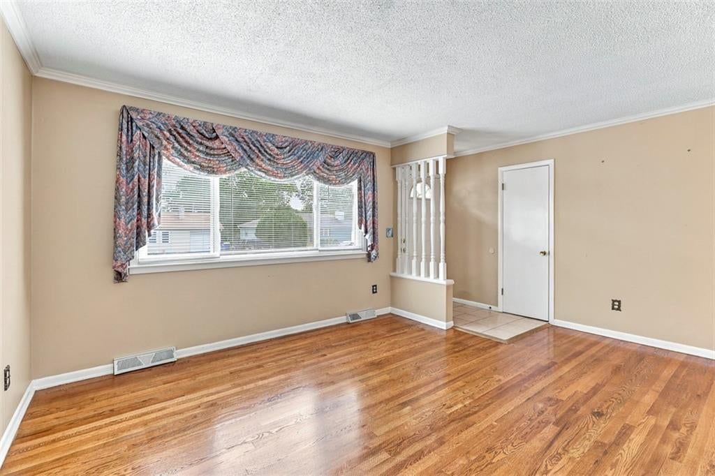 Photo 6 of 39 - 8914 Park Street, Lenexa, KS 66215