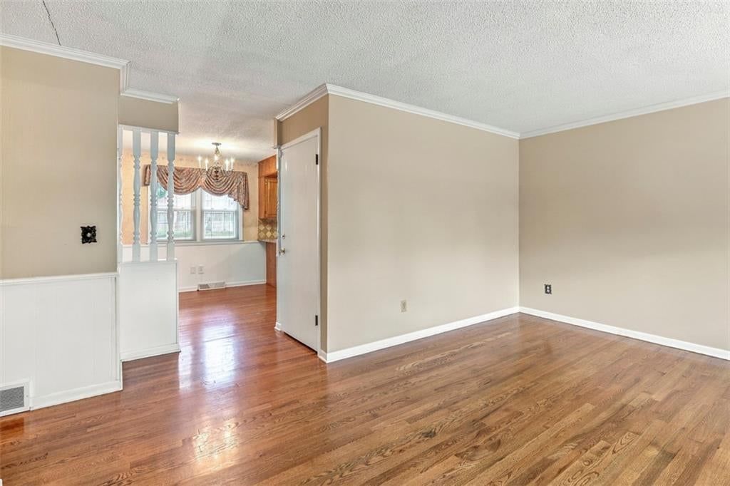 Photo 8 of 39 - 8914 Park Street, Lenexa, KS 66215