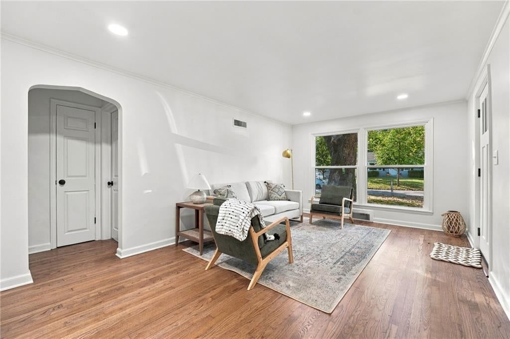 7929 Madison Avenue, Kansas City, MO: listing photo 2