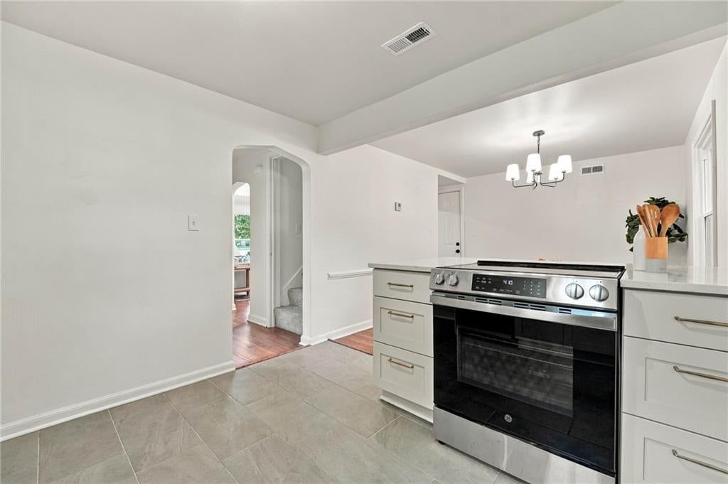 Photo 11 of 30 - 7929 Madison Avenue, Kansas City, MO 64114