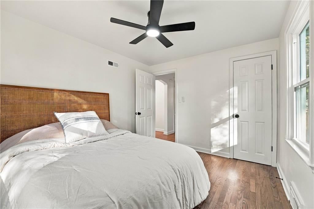 Photo 18 of 30 - 7929 Madison Avenue, Kansas City, MO 64114
