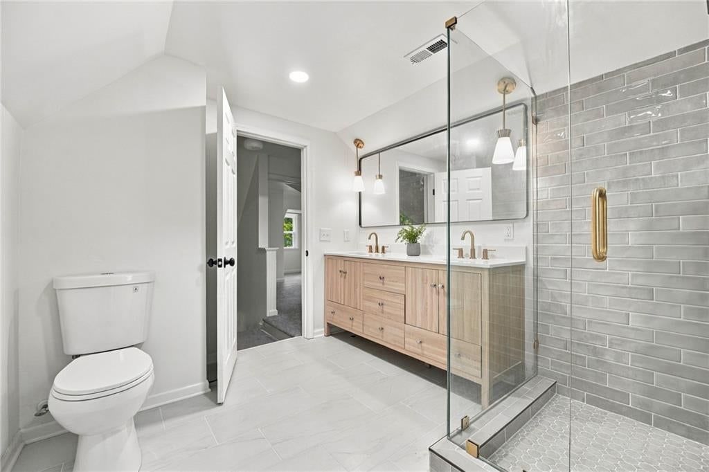 Photo 20 of 30 - 7929 Madison Avenue, Kansas City, MO 64114
