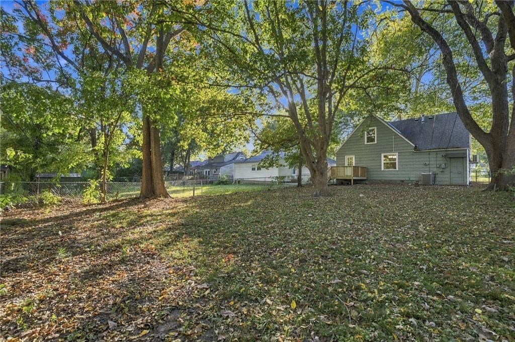 Photo 29 of 30 - 7929 Madison Avenue, Kansas City, MO 64114