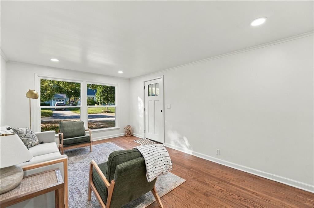 Photo 4 of 30 - 7929 Madison Avenue, Kansas City, MO 64114