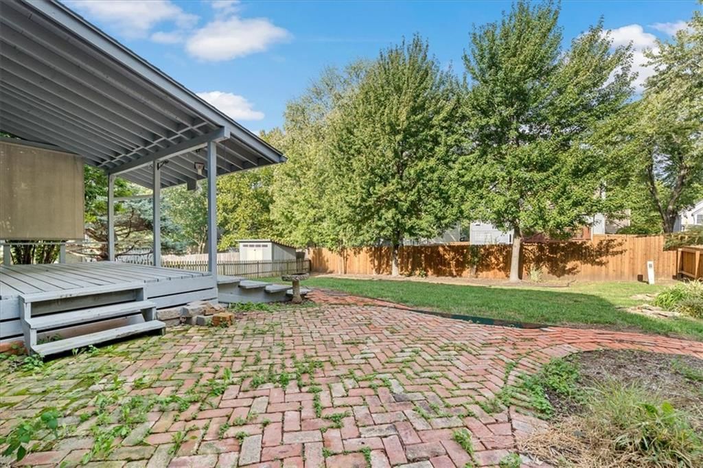 Paver patio at 1425 N Hunter Drive, Olathe, KS 66061