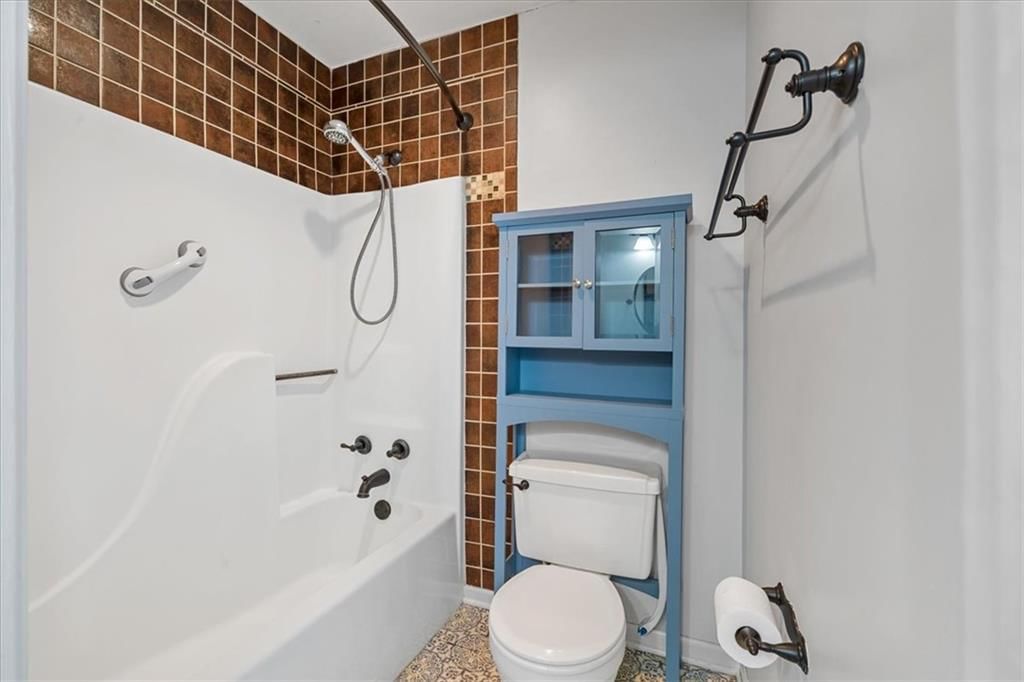 Tiled shower at 1425 N Hunter Drive, Olathe, KS 66061