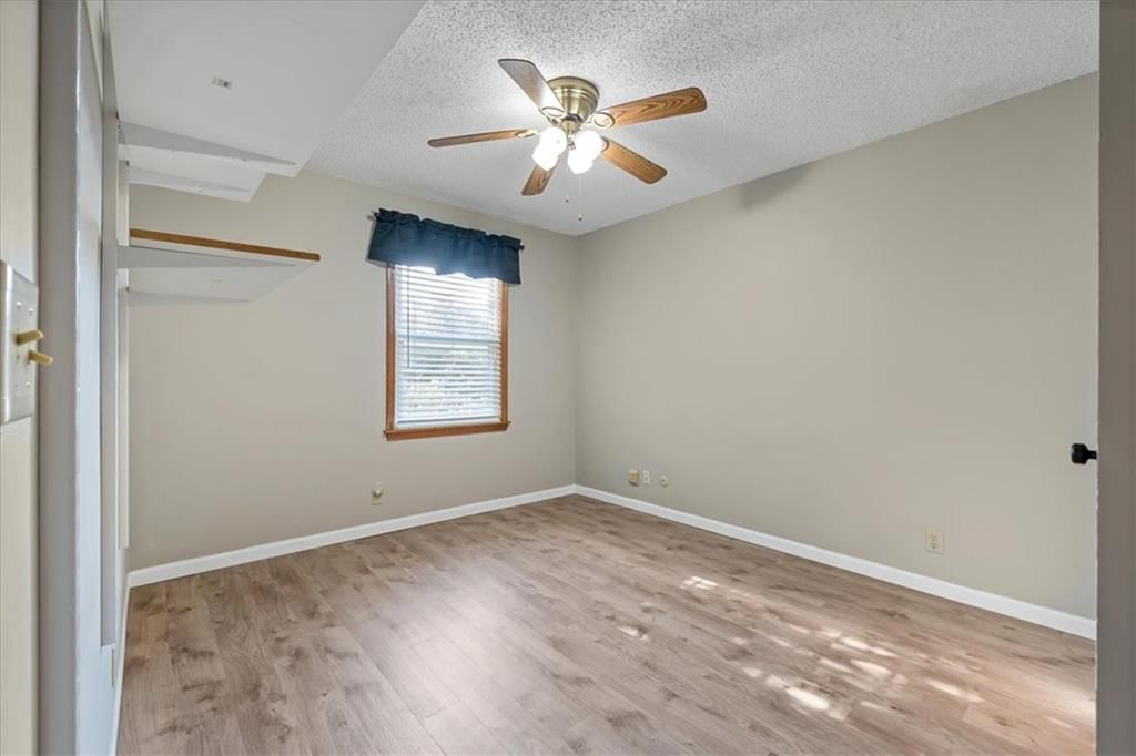 Photo 22 of 31 - 1425 N Hunter Drive, Olathe, KS 66061