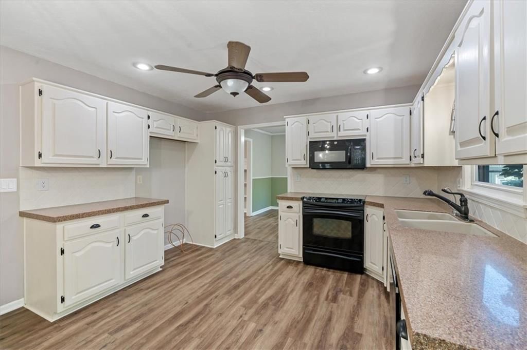 1425 N Hunter Drive, Olathe, KS: listing photo 3