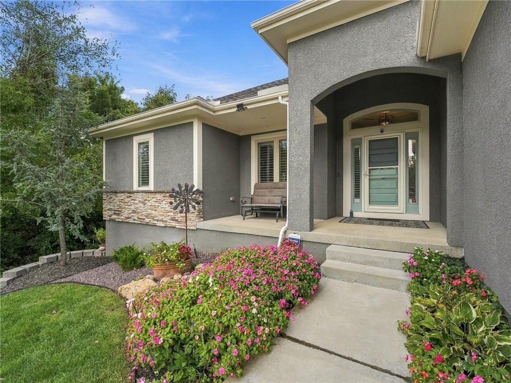 1205 SE Woodbine Drive, Blue Springs, MO