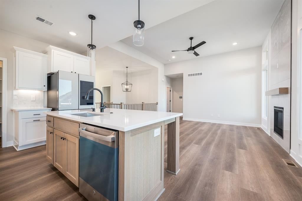 Photo 22 of 47 - 14617 Aspen Circle, Basehor, KS 66007