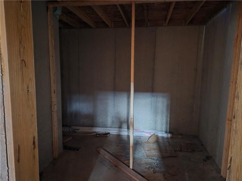 Photo 13 of 47 - 14617 Aspen Circle, Basehor, KS 66007