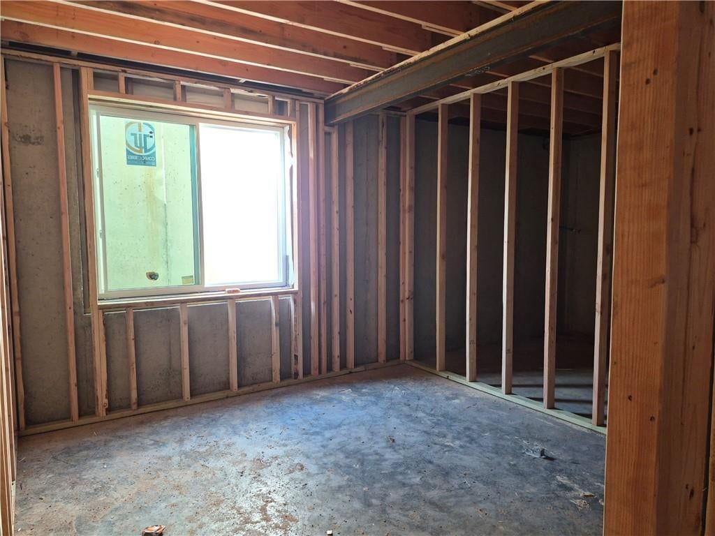Photo 11 of 47 - 14617 Aspen Circle, Basehor, KS 66007