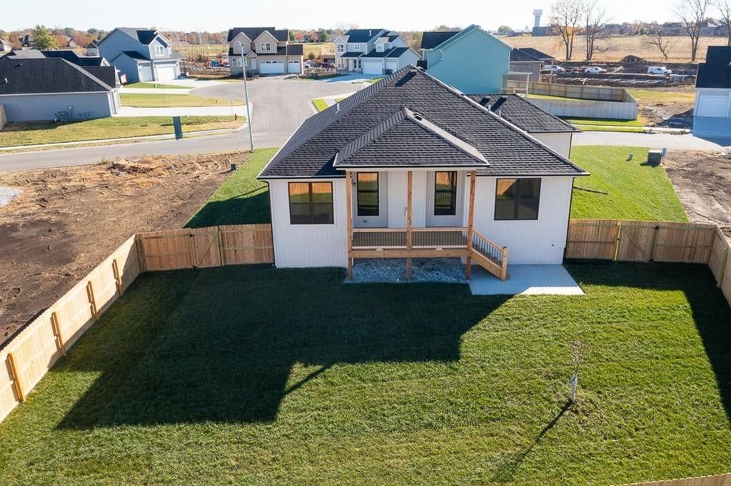 Fenced yard at 14617 Aspen Circle, Basehor, KS 66007