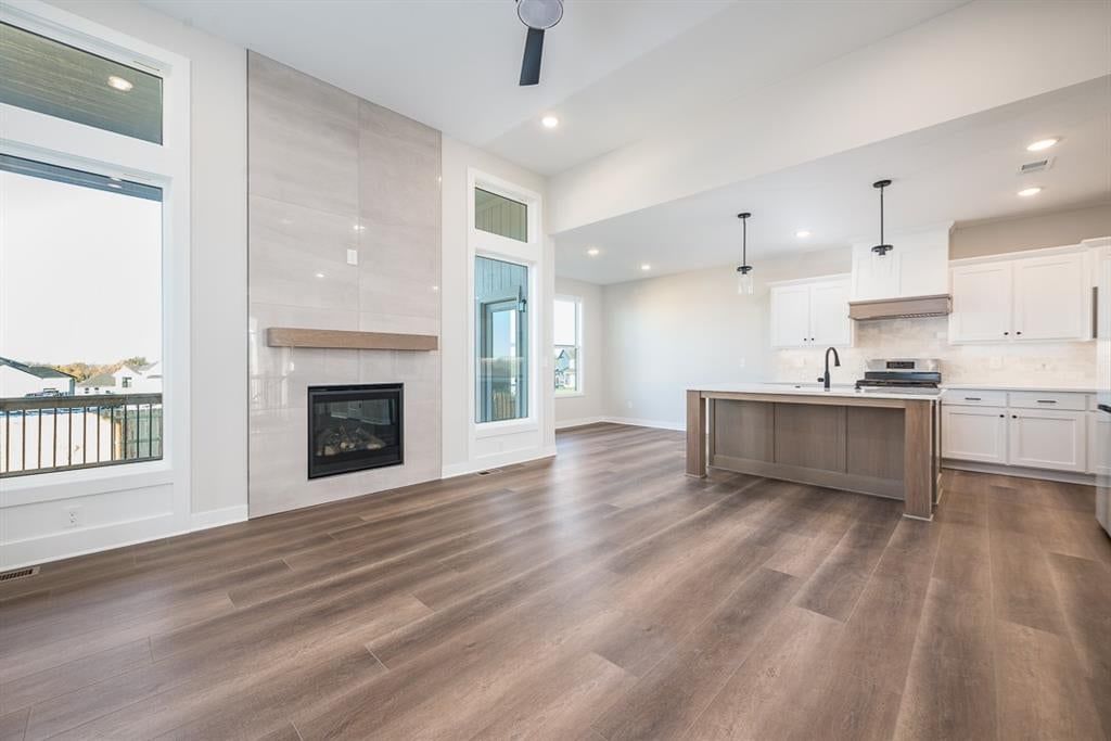Open floor plan at 14617 Aspen Circle, Basehor, KS 66007
