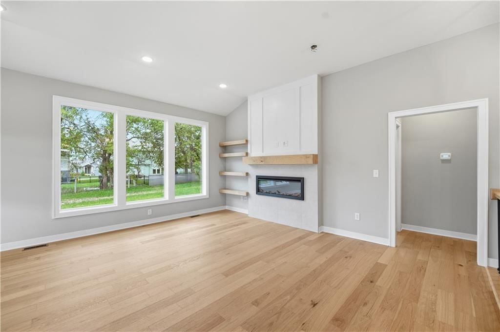 Photo 25 of 49 - 18580 W 195th Street, Spring Hill, KS 66083