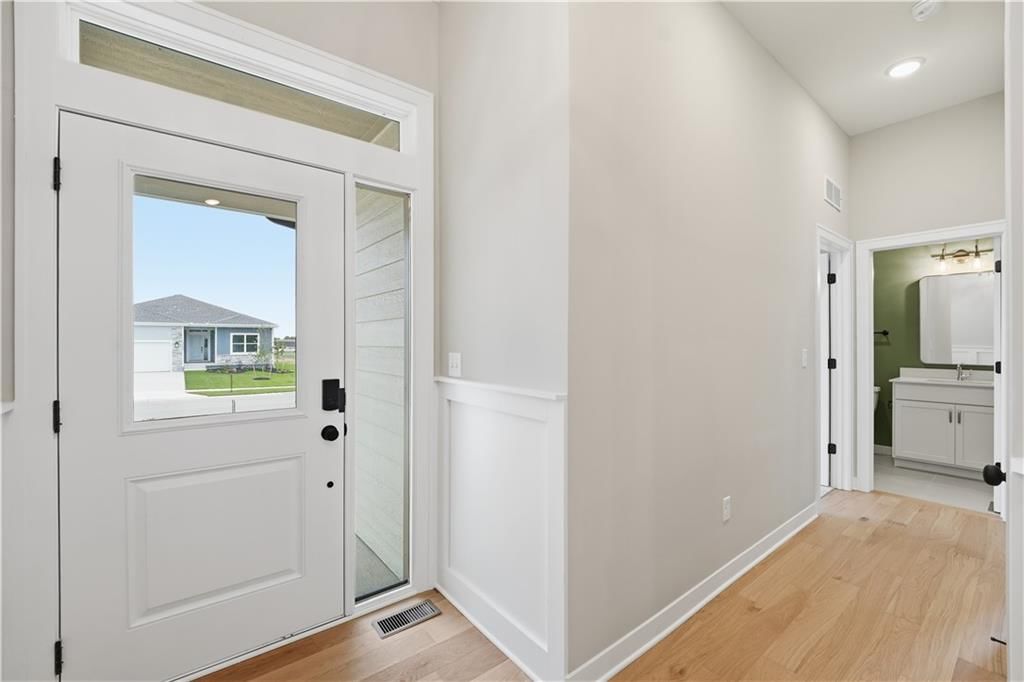 Photo 11 of 49 - 18580 W 195th Street, Spring Hill, KS 66083