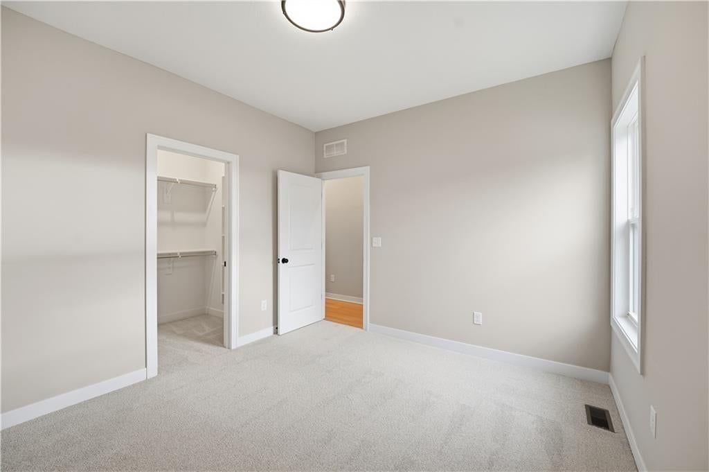 Photo 14 of 49 - 18580 W 195th Street, Spring Hill, KS 66083