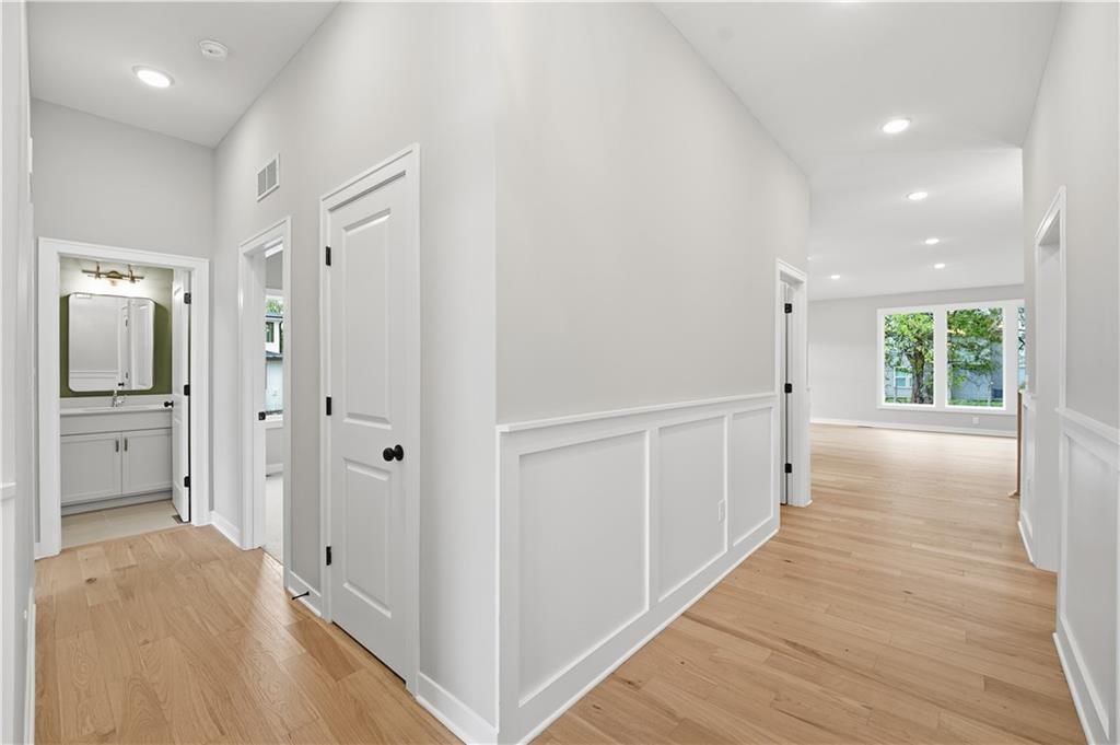 Photo 12 of 49 - 18580 W 195th Street, Spring Hill, KS 66083