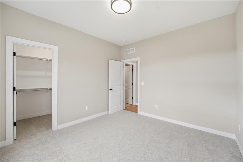 Photo 18 of 49 - 18580 W 195th Street, Spring Hill, KS 66083