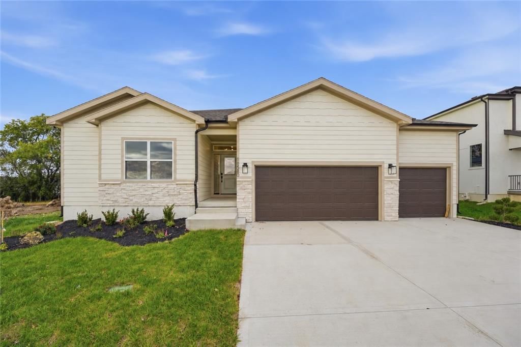 18580 W 195th Street, Spring Hill, KS