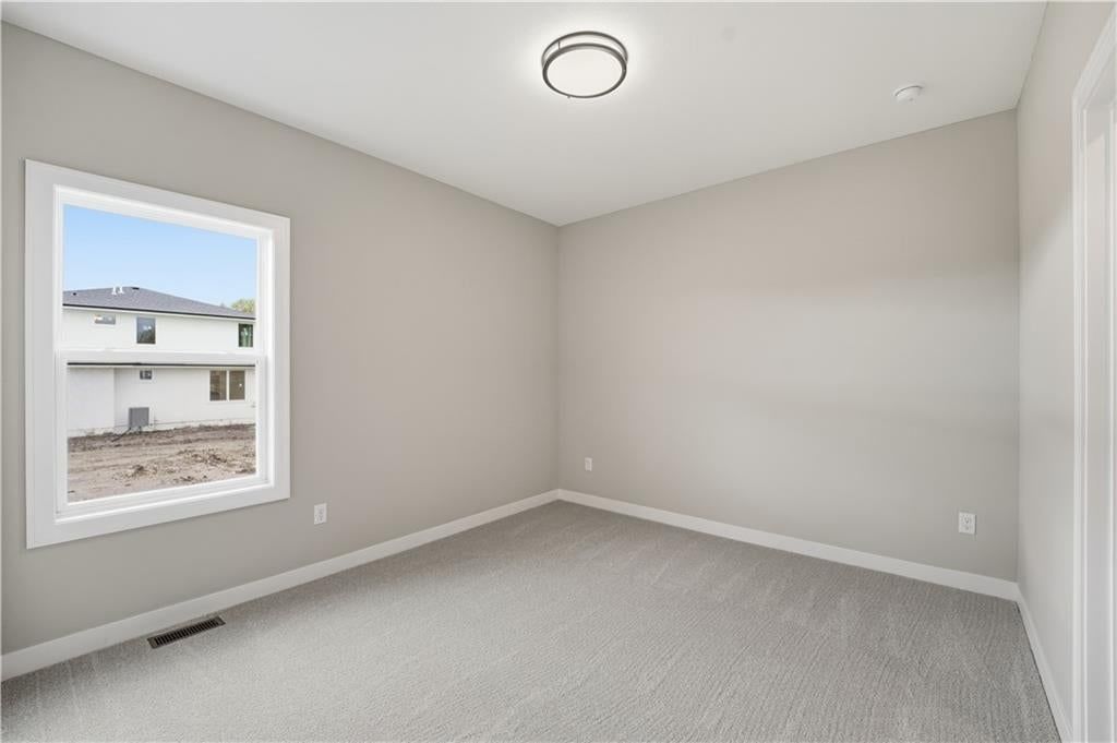 Photo 13 of 49 - 18580 W 195th Street, Spring Hill, KS 66083
