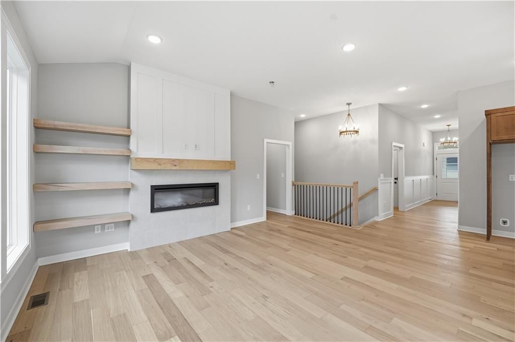 Photo 5 of 49 - 18580 W 195th Street, Spring Hill, KS 66083