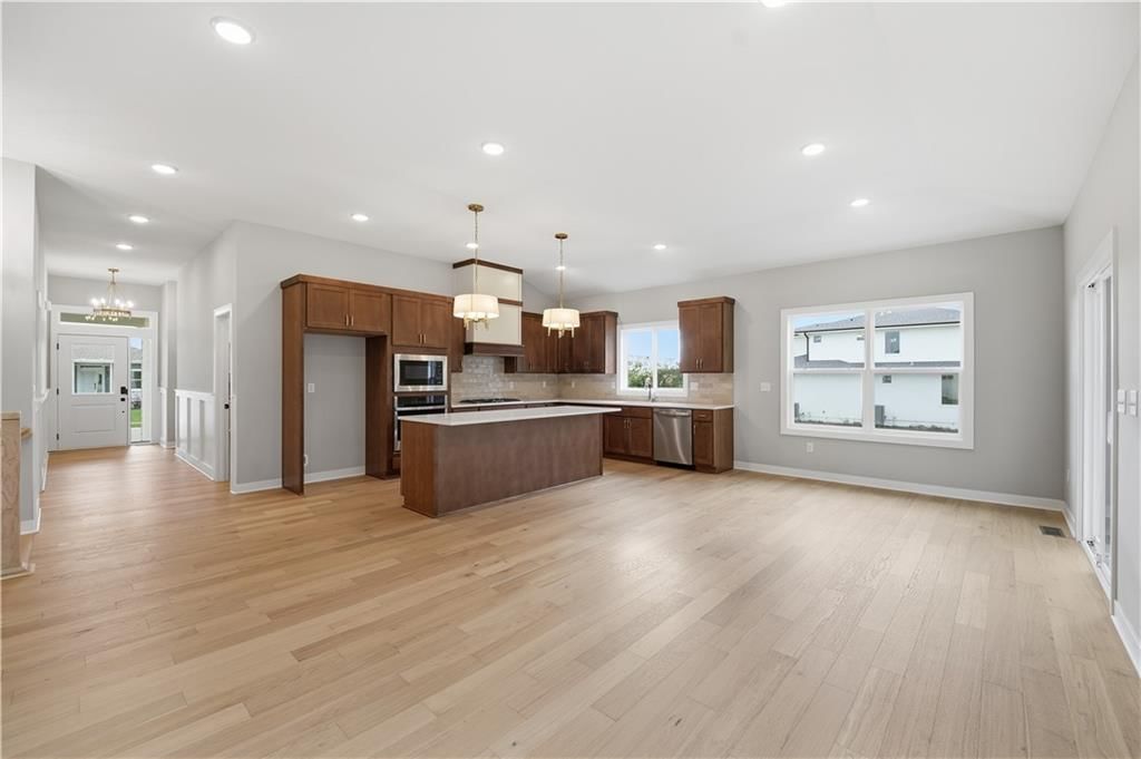 Photo 27 of 49 - 18580 W 195th Street, Spring Hill, KS 66083