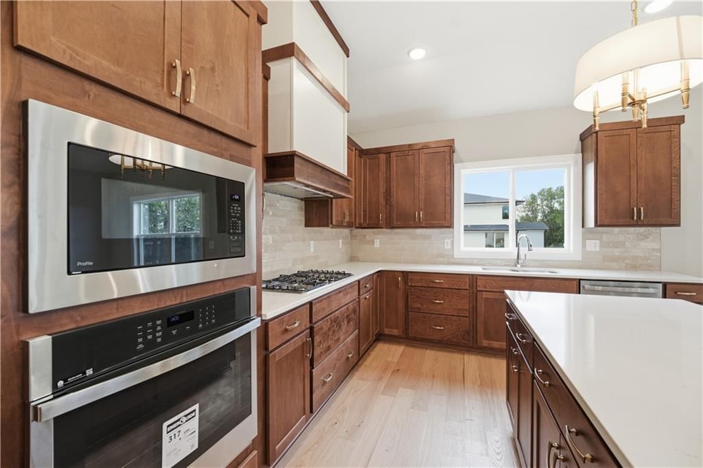 Photo 4 of 49 - 18580 W 195th Street, Spring Hill, KS 66083