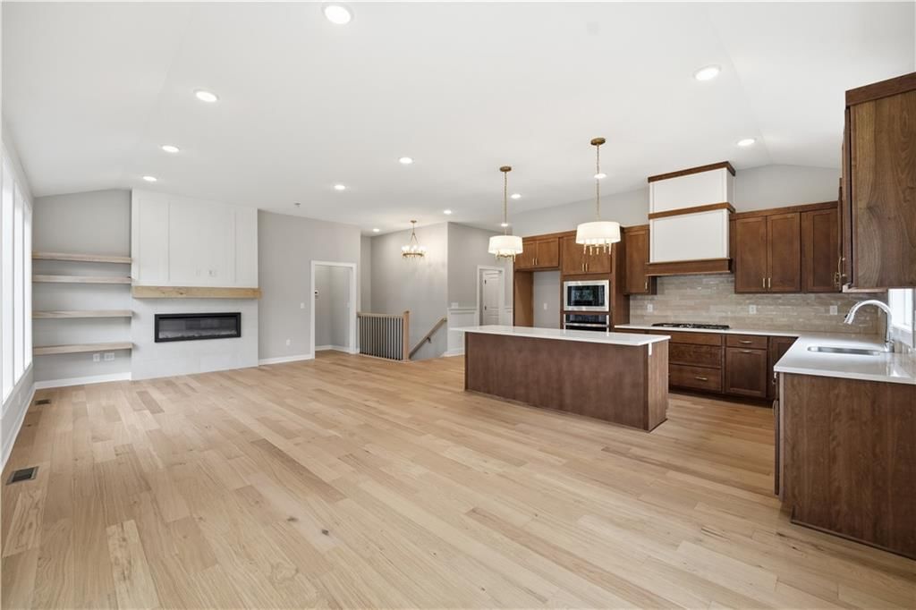 Photo 26 of 49 - 18580 W 195th Street, Spring Hill, KS 66083