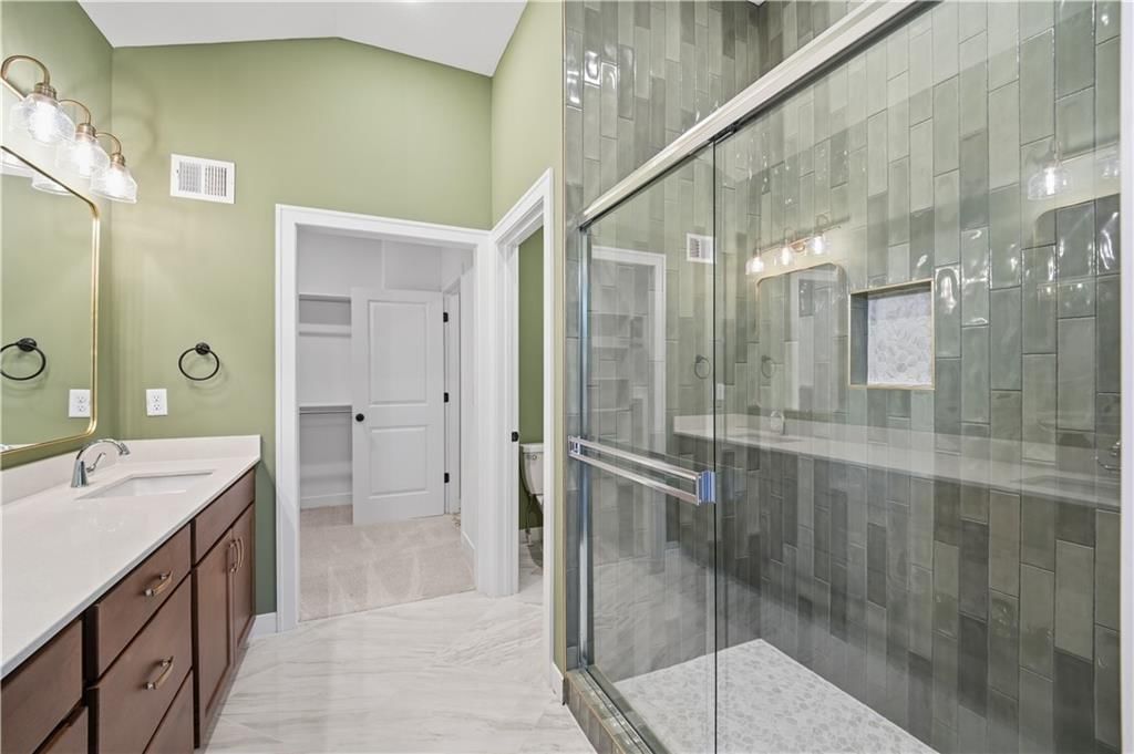 Photo 7 of 49 - 18580 W 195th Street, Spring Hill, KS 66083
