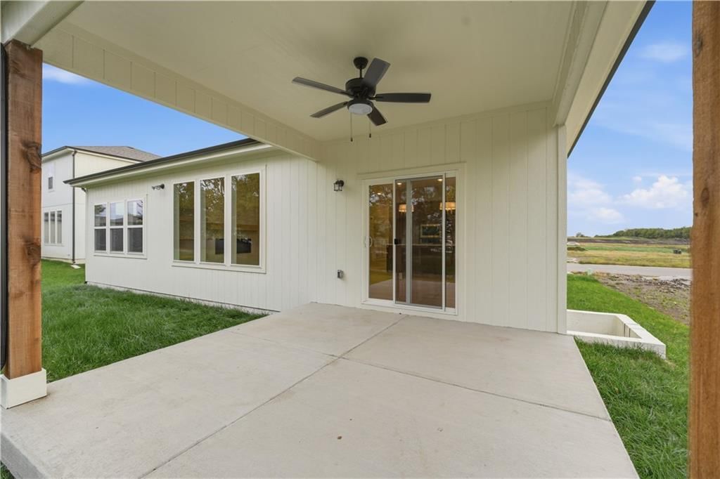 Photo 9 of 49 - 18580 W 195th Street, Spring Hill, KS 66083