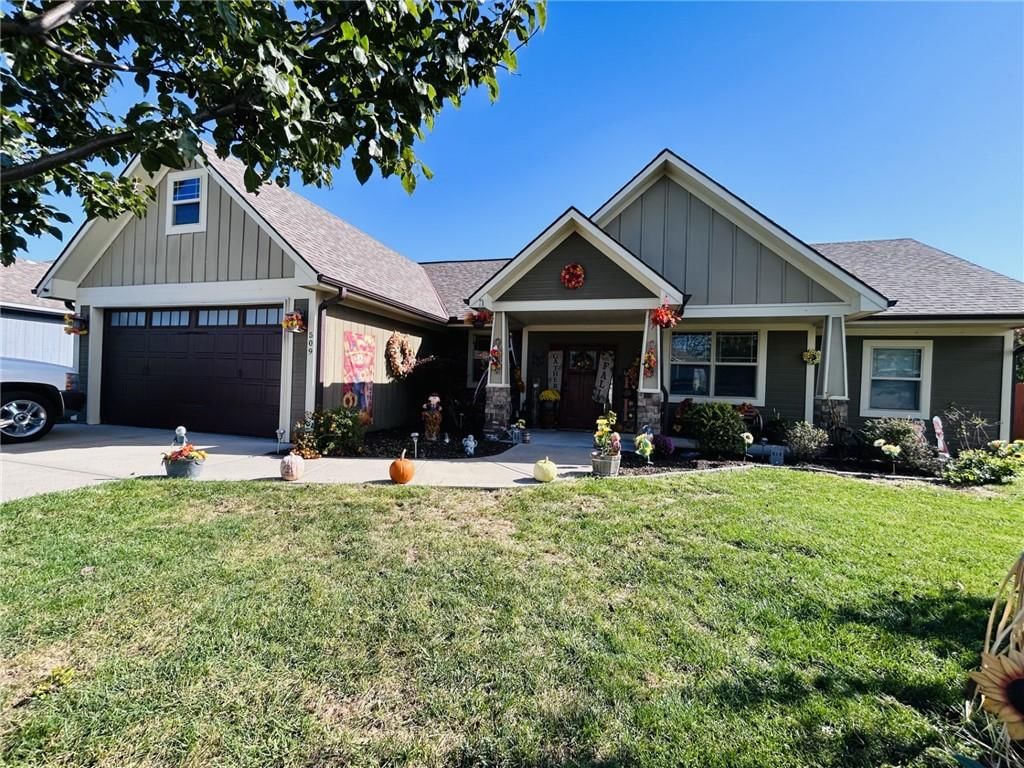 509 SW Russell Street SW, Oak Grove, MO