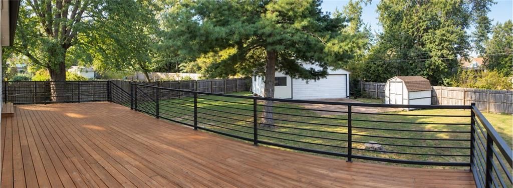 305 Concord Circle, Grain Valley, MO: listing photo 3