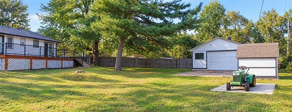 305 Concord Circle, Grain Valley, MO: listing photo 2