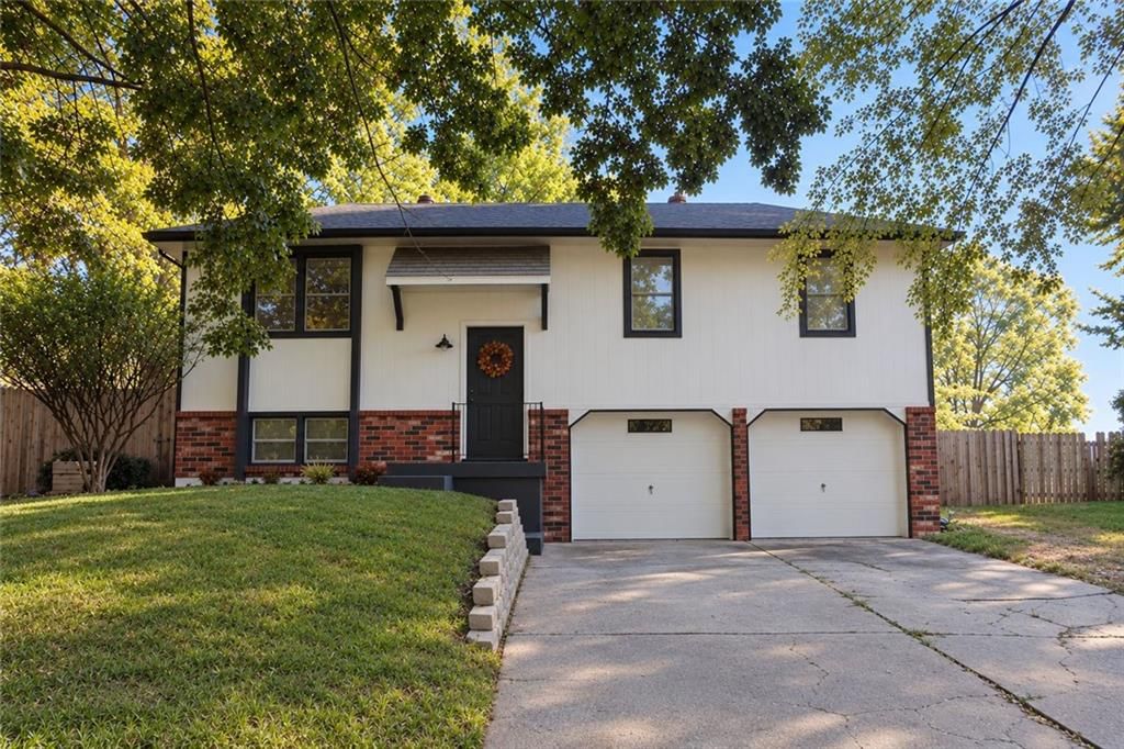 305 Concord Circle, Grain Valley, MO