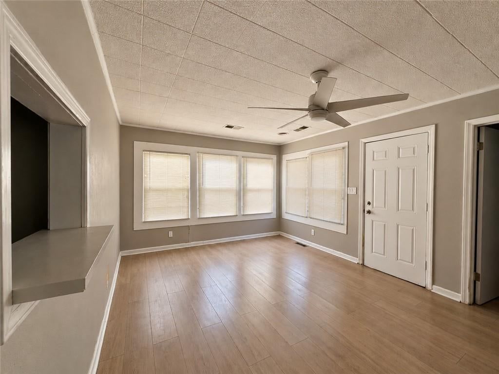 3118 Spruce Avenue, Kansas City, MO: listing photo 3