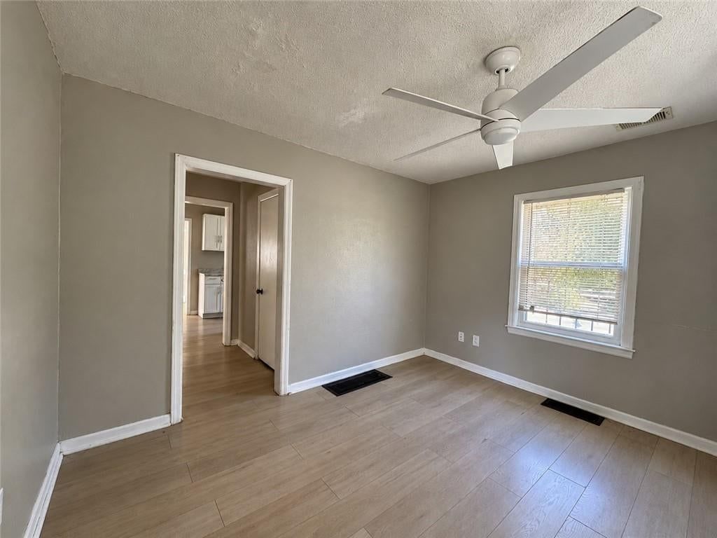 Photo 8 of 10 - 3118 Spruce Avenue