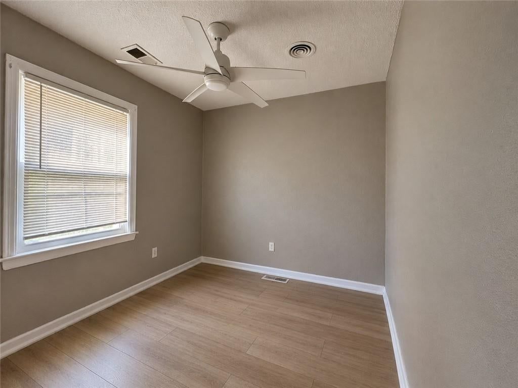Photo 10 of 10 - 3118 Spruce Avenue