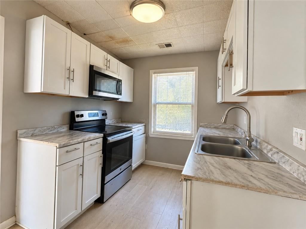 Photo 5 of 10 - 3118 Spruce Avenue