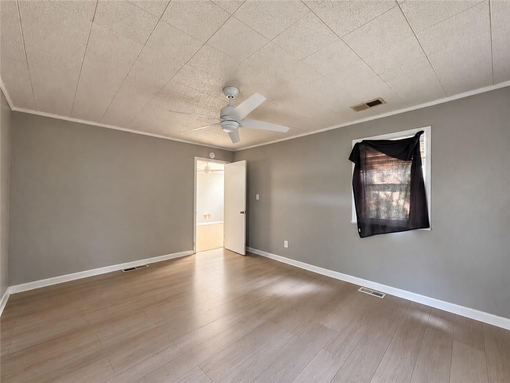 Photo 6 of 10 - 3118 Spruce Avenue