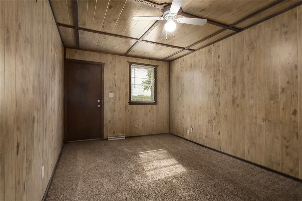 Photo 7 of 17 - 724 Seneca Street, Leavenworth, KS 66048