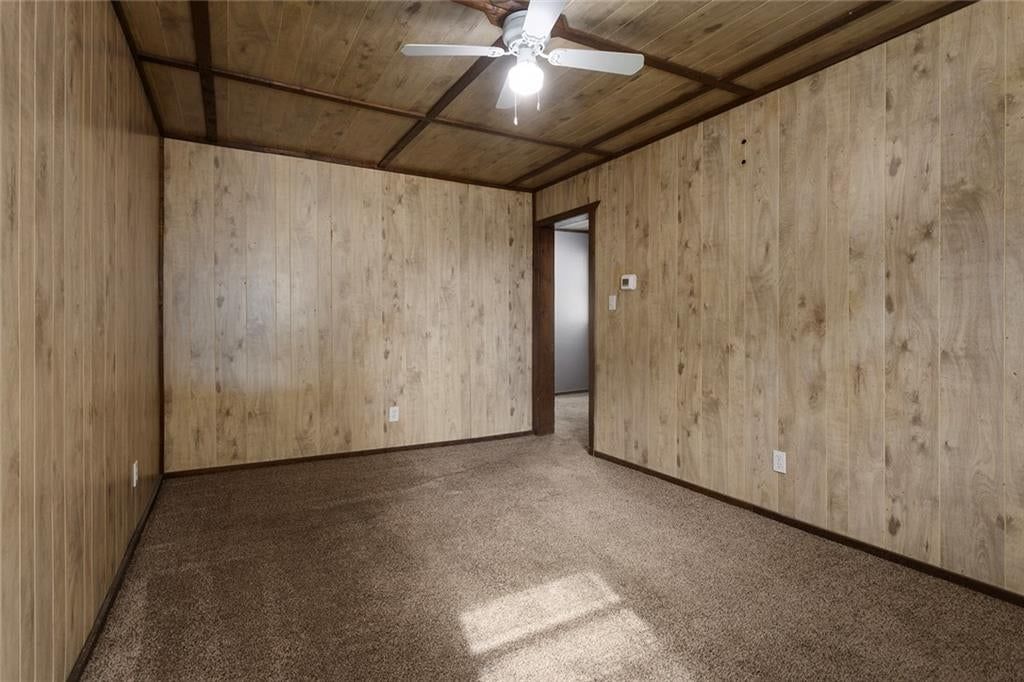 Photo 8 of 17 - 724 Seneca Street, Leavenworth, KS 66048