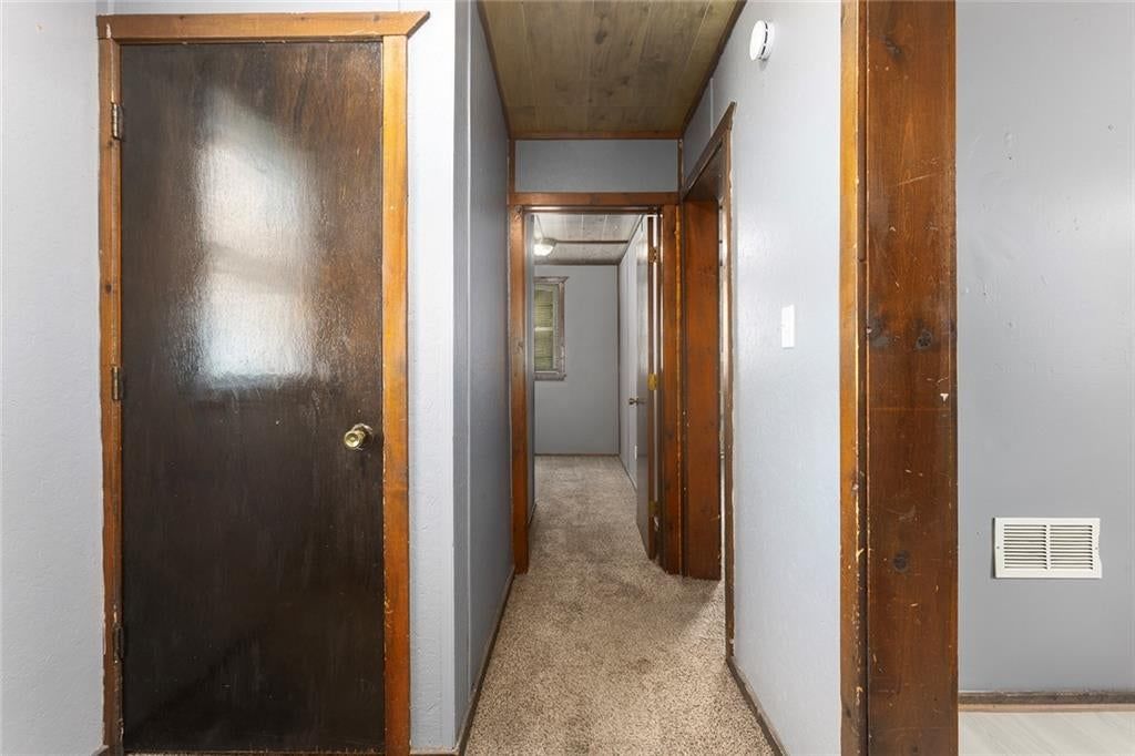 724 Seneca Street, Leavenworth, KS: listing photo 3