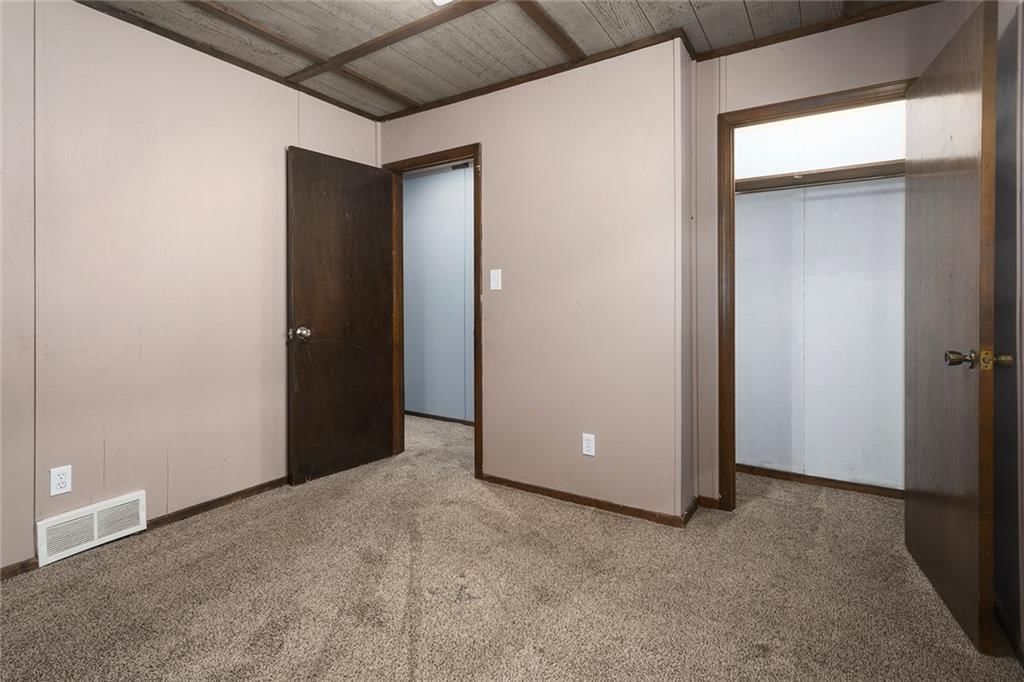 Photo 15 of 17 - 724 Seneca Street, Leavenworth, KS 66048