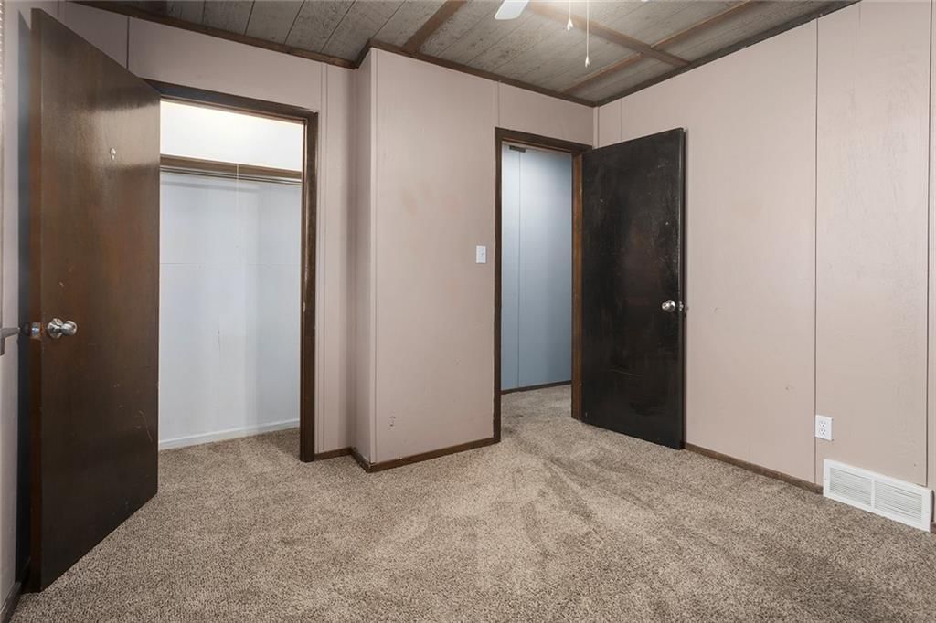 Photo 17 of 17 - 724 Seneca Street, Leavenworth, KS 66048