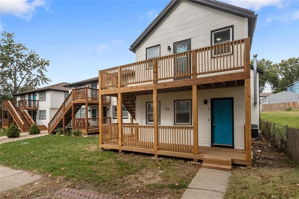 724 Seneca Street, Leavenworth, KS: listing photo 2