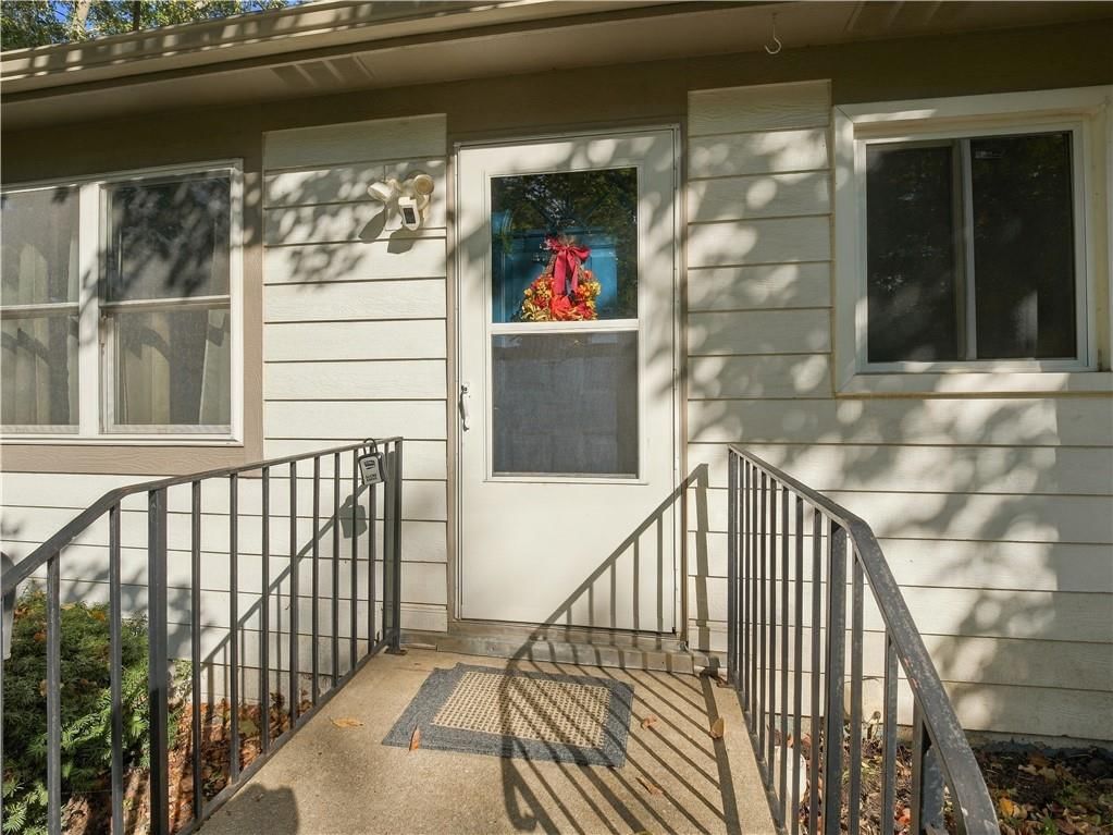 404 SW 2nd Street, Lee's Summit, MO: listing photo 2
