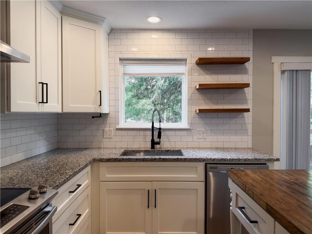 Photo 5 of 29 - 11915 W 66th Terrace, Shawnee, KS 66216