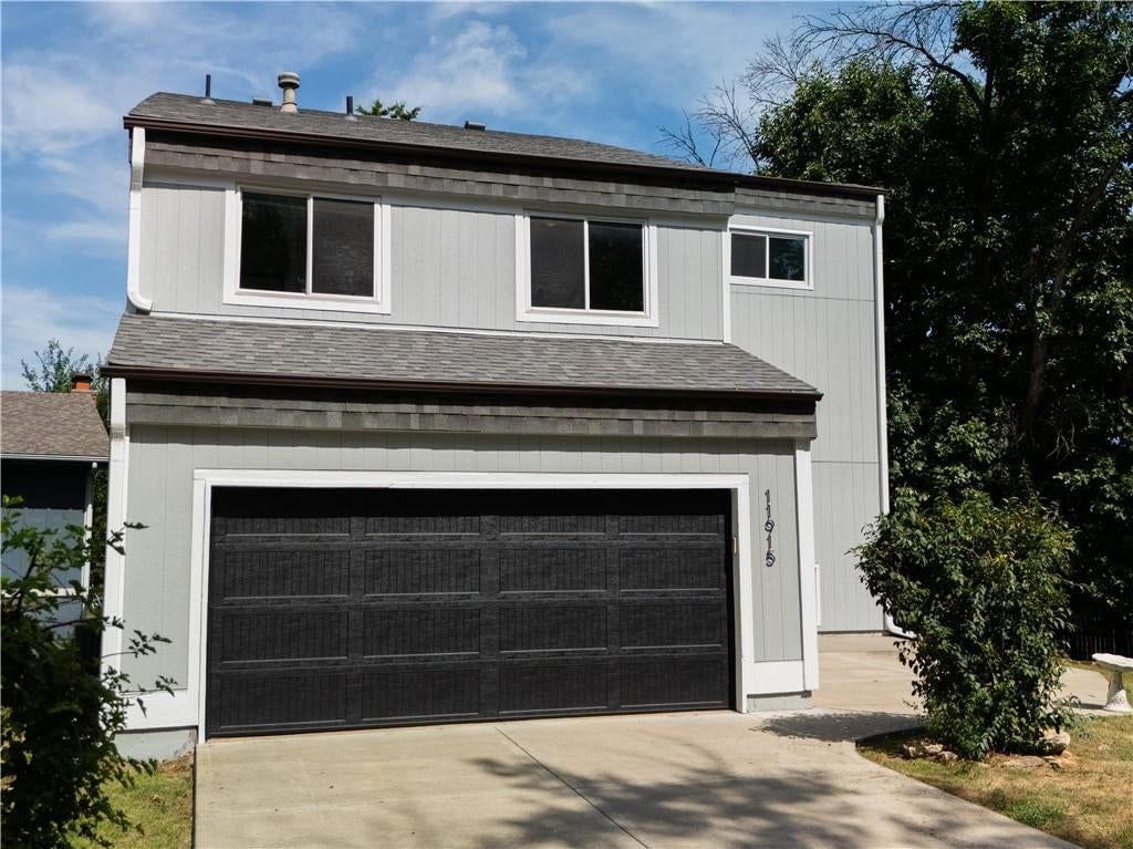 11915 W 66th Terrace, Shawnee, KS: listing photo 2