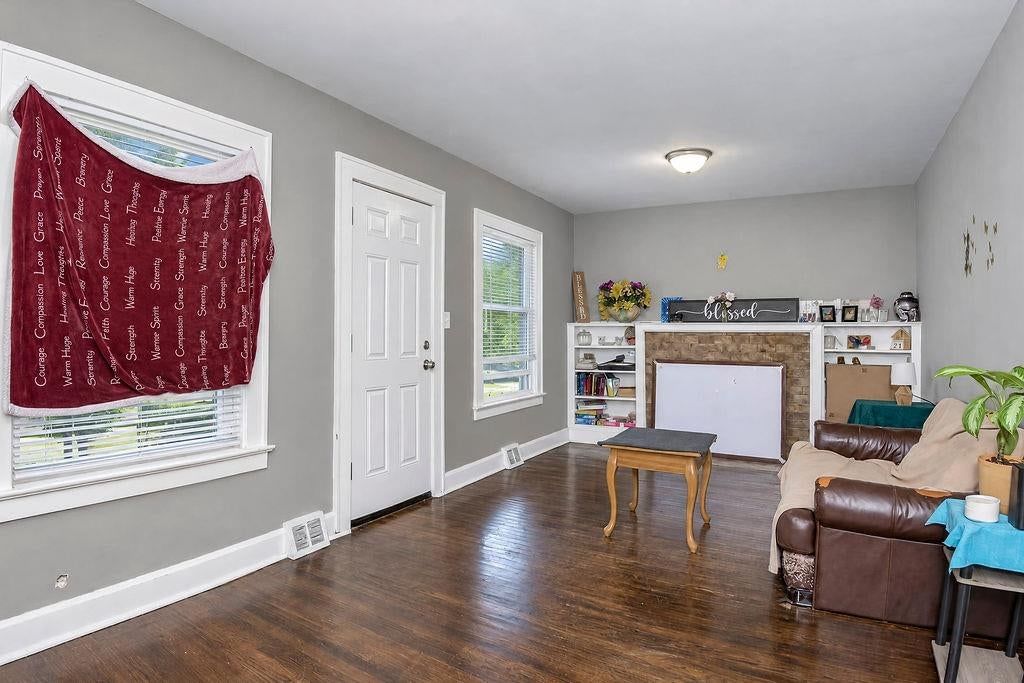 4021 E 68th Street, Kansas City, MO: listing photo 2